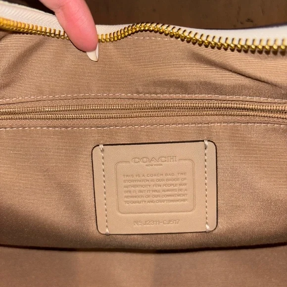 Coach Teri Hobo Bag in White Pebble Leather - Picture 3 of 9